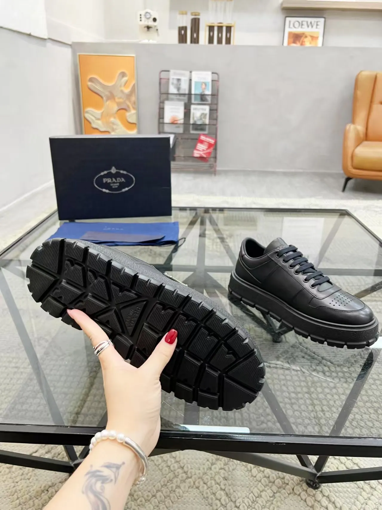 Men's Men's Shoes 💰440 [New Style] 🎍🎍Prada Prada's new men's leather sneakers, the highest version on the market, any comparison is welcome🆚! The original leather has excellent texture and is super high-end! Fetal sheep net lining imported from Italy, removable pad! Luxurious materials and fine workmanship, highly recommended! Code: 38-44 (45 can be customized